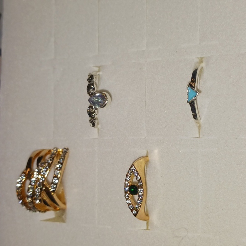 ⭐️Ring #4⭐️ 4.5 Size Rings. NWT. Silver colors, gold colors, faux diamonds. - Picture 9 of 16